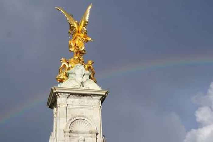 Touching scenes at Buckingham Palace as Queen's death sees thousands arrive to pay tribute