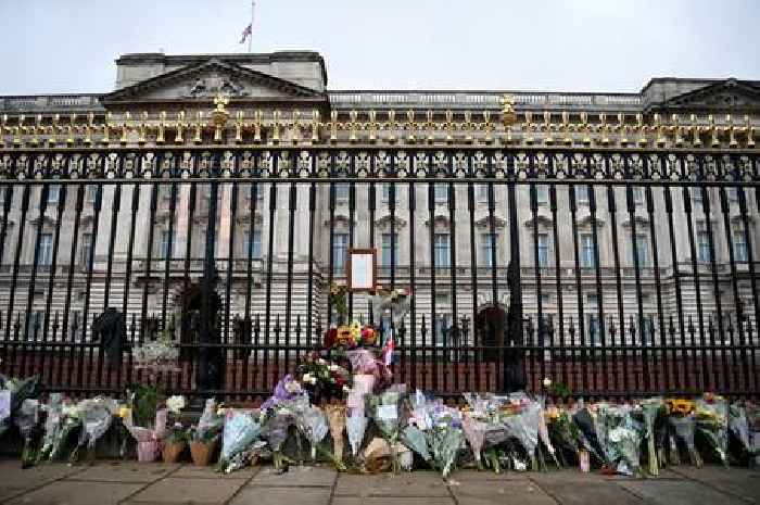 Buckingham Palace issues guidance on where people should leave flowers in tribute to the Queen