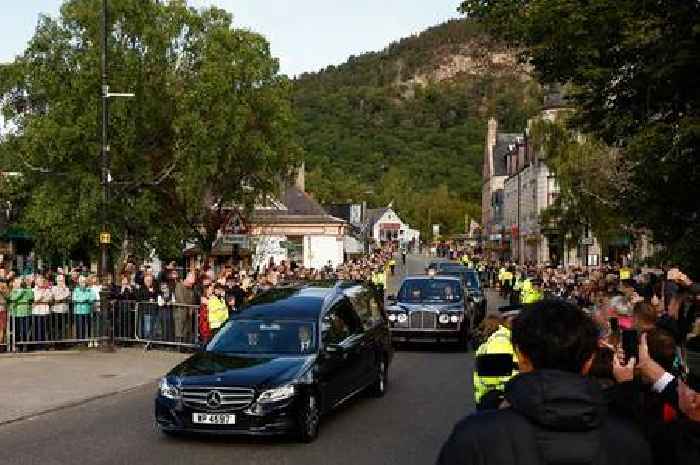 Touching mark of respect from first mourners to see Queen’s coffin