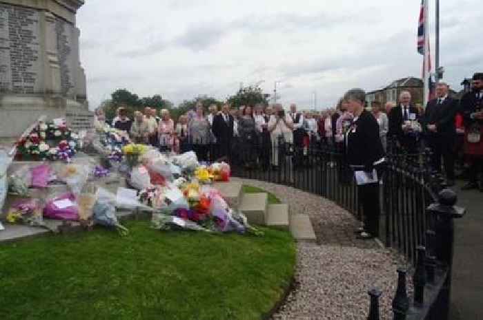 Hundreds gather in Lanarkshire town to pay tribute to Her Majesty Queen Elizabeth II