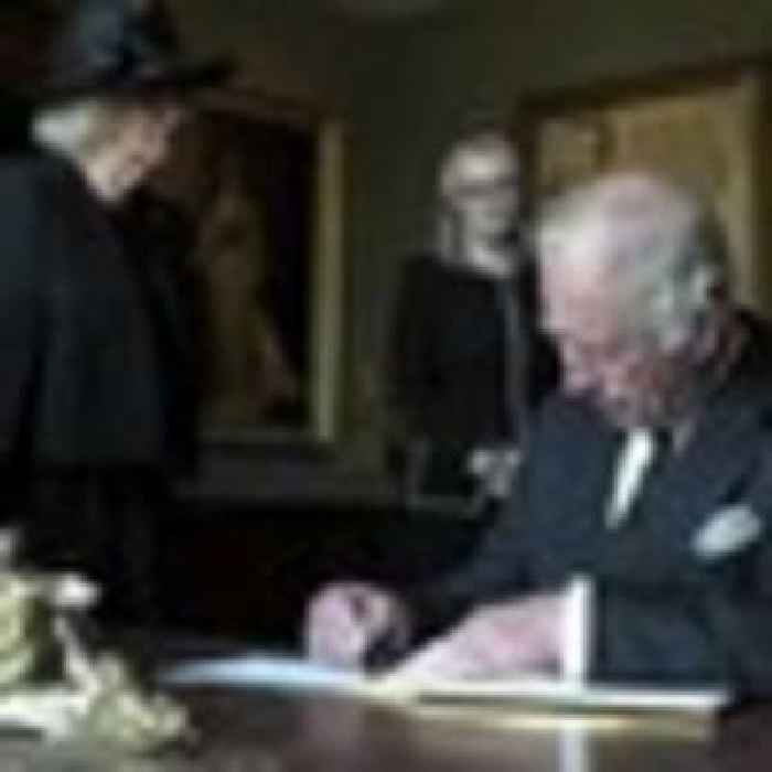 Queen Elizabeth death: King Charles fumes at faulty pen during signing ceremony in Northern Ireland