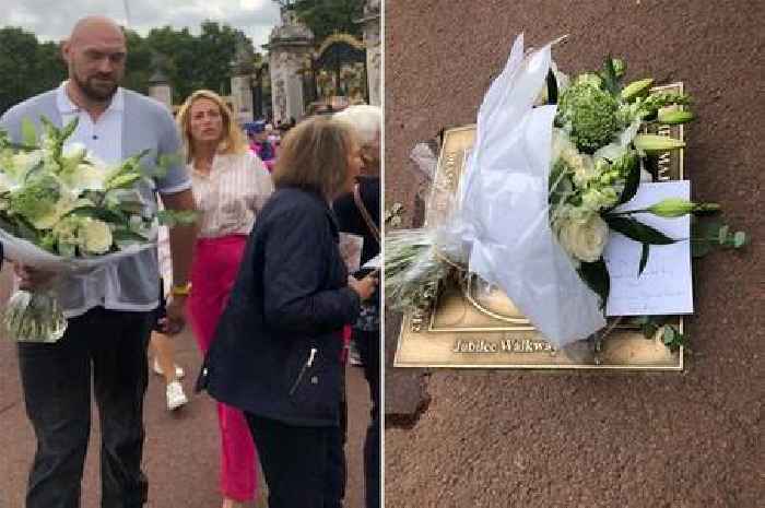 Tyson Fury lays flowers at Buckingham Palace with poignant message to Queen Elizabeth II