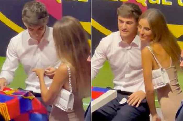 Woman 'gifts Barcelona's Gavi her phone number' at autograph session - and he takes it