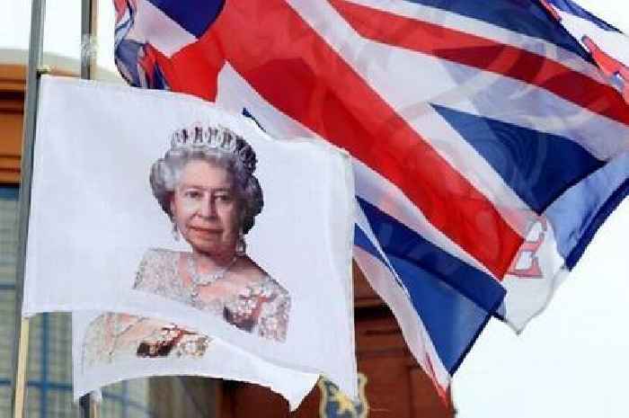 Thousands back permanent bank holiday to remember Queen