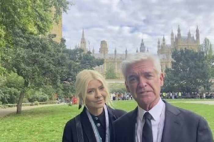 Holly Willoughby and Phillip Schofield 'will not quit' ITV This Morning after queue jump row