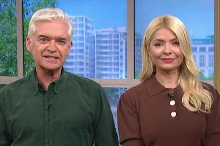 Holly Willoughby and Phillip Schofield 'call in lawyers' over Queen 'queue-jumping' row