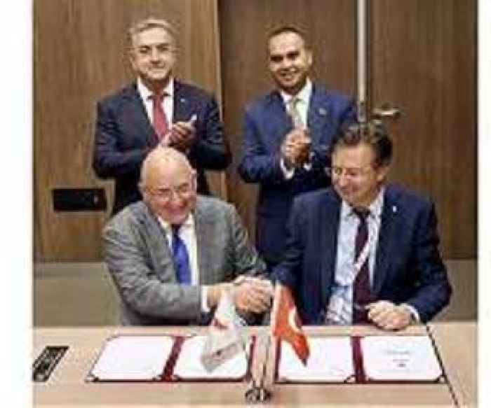 Axiom Space and Turkey sign agreement to send first Turkish astronaut to space