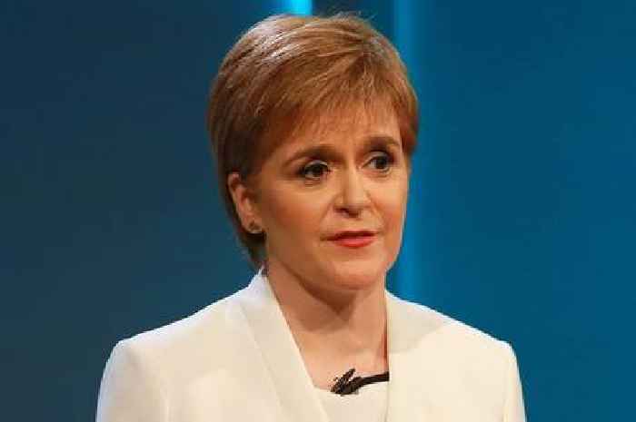 Nicola Sturgeon warns richest people 'laughing all the way to the bank' after Tories slash taxes