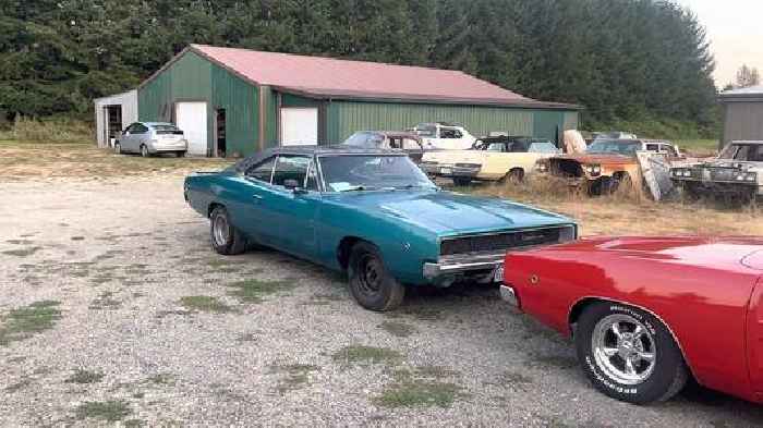1968 Dodge Charger Gets First Wash in 28 Years, Becomes Stunning Survivor