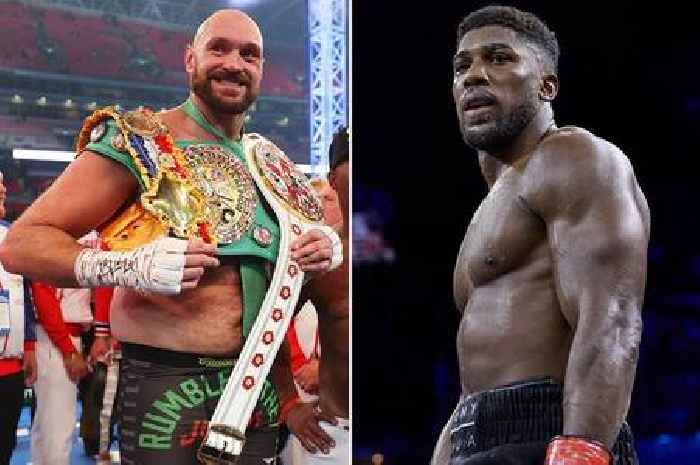 Tyson Fury gives Anthony Joshua two days to sign contract or all-British battle is off