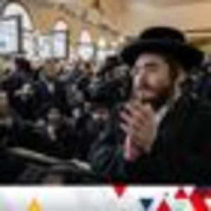 Thousands of pilgrims defy warnings to travel to Ukraine for Jewish new year