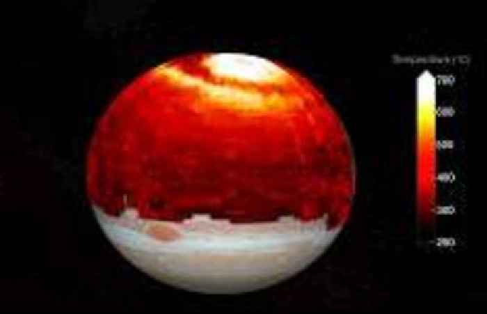 Planetary-scale 'heat wave' discovered in Jupiter's atmosphere