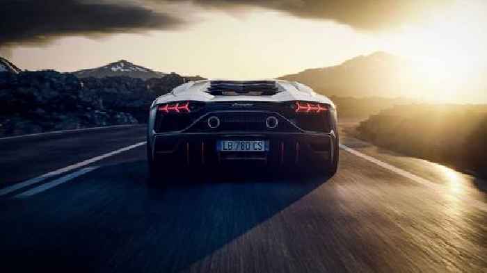 The Last N/A V12 Lamborghini Aventador Is Going to Switzerland, It Is the End of an Era