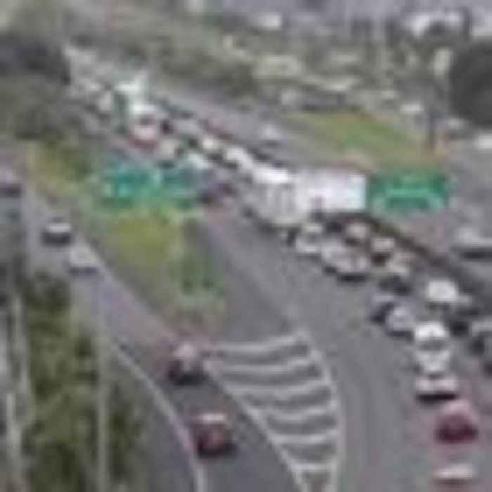 Traffic chaos: Southern Motorway crash, Auckland Harbour Bridge delays