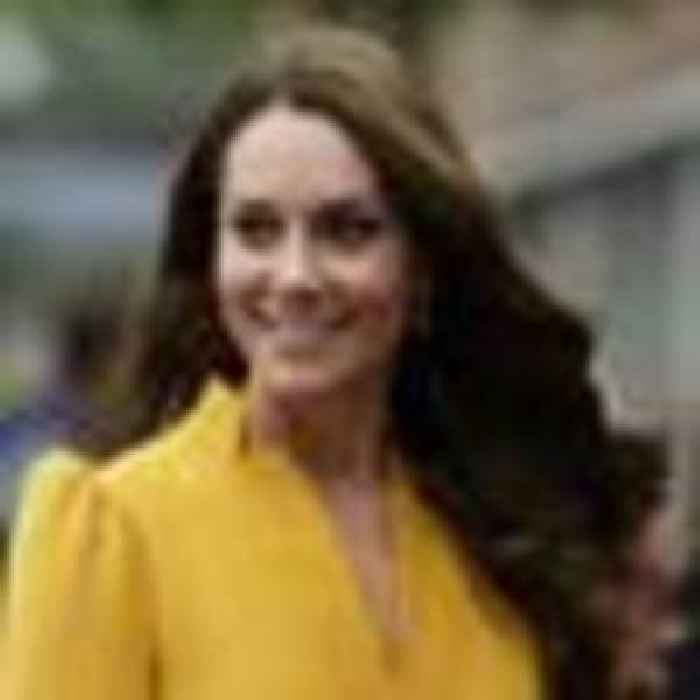 Kate meets mothers and babies at maternity unit during solo visit