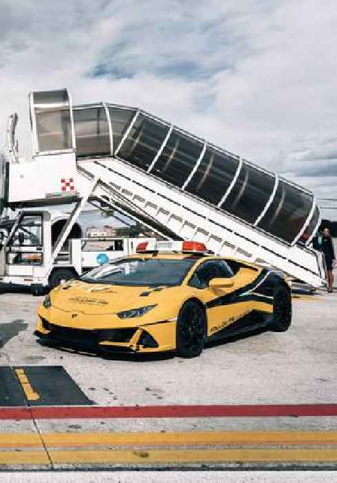 Supercilious Lamborghini Huracan EVO Is So Cool It Can Only Be Seen Around Airplanes