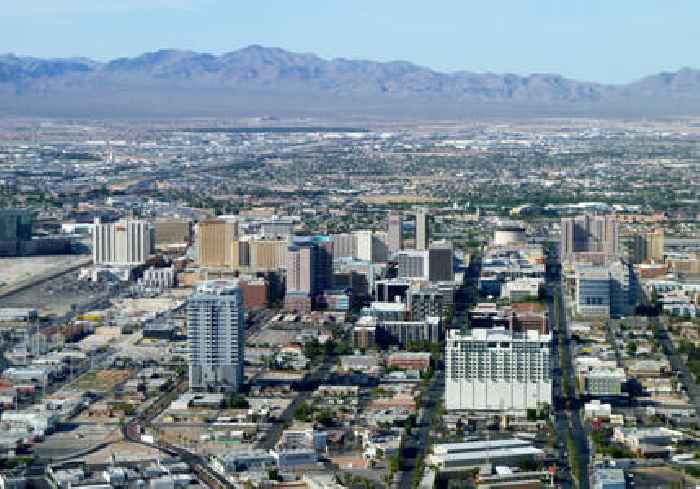 Man arrested in Las Vegas Strip stabbings, two dead