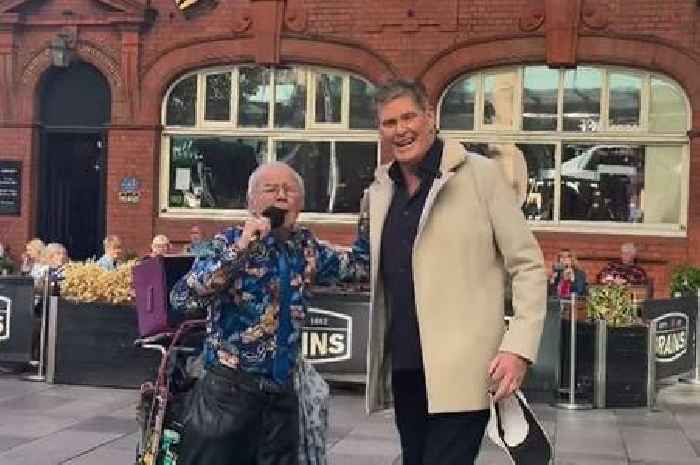 David Hasselhoff sings impromptu duet with legendary busker in Cardiff city centre