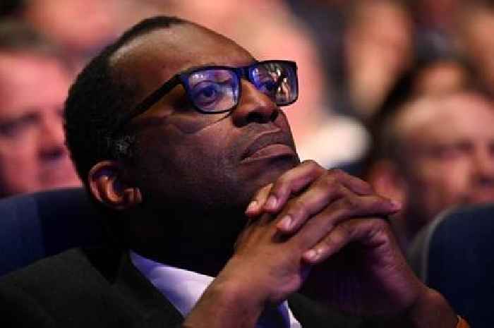 Kwasi Kwarteng flies back to London after days of economic chaos caused by Tory mini-budget