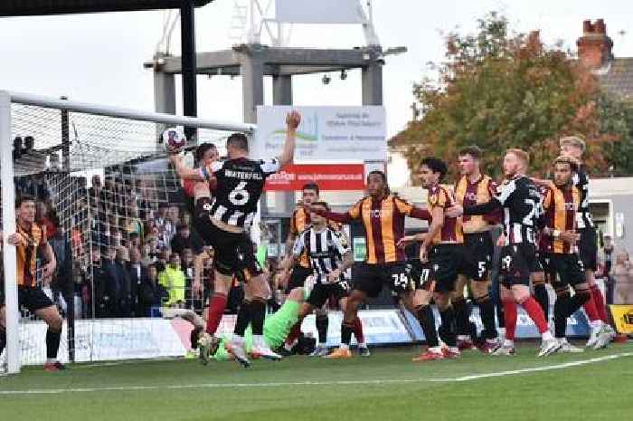 Grimsby Town share points with Bradford City in end-to-end battle at Blundell Park