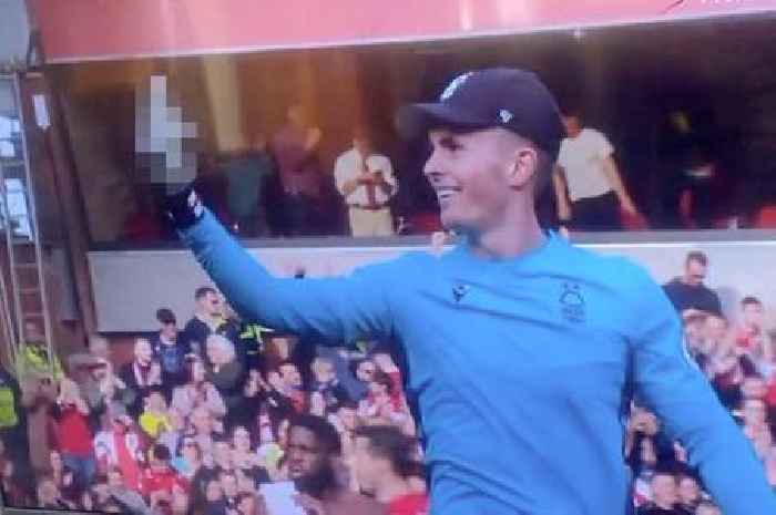 Dean Henderson's old team-mate calls him 's***house' after Liverpool middle finger