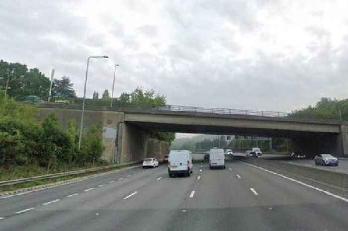 M25 traffic: Man dies after 'falling from bridge' at Chorleywood Interchange on motorway