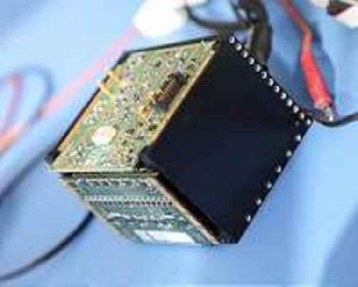 Mini-radar for asteroid CubeSat