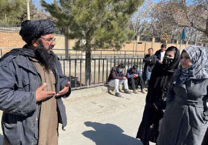 'Women, life, freedom:' Defying Taliban, Afghan women remove burkas