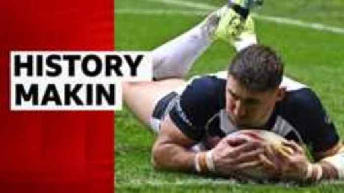 Makinson makes history with five-try haul against PNG