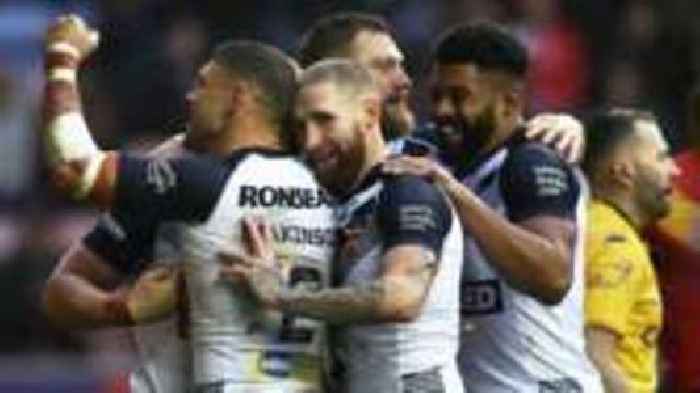 Makinson scores five as England blow away PNG
