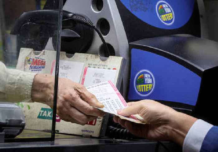 Winning ticket for $2 billion Powerball jackpot reported in California