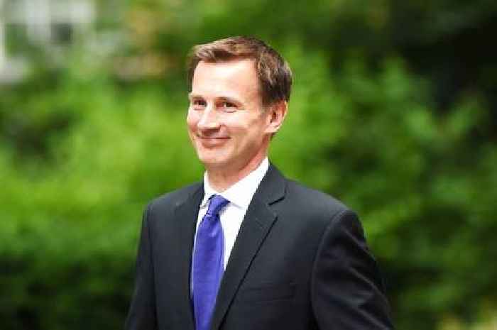 Chancellor Jeremy Hunt drops major hint about decision on Universal Credit payments