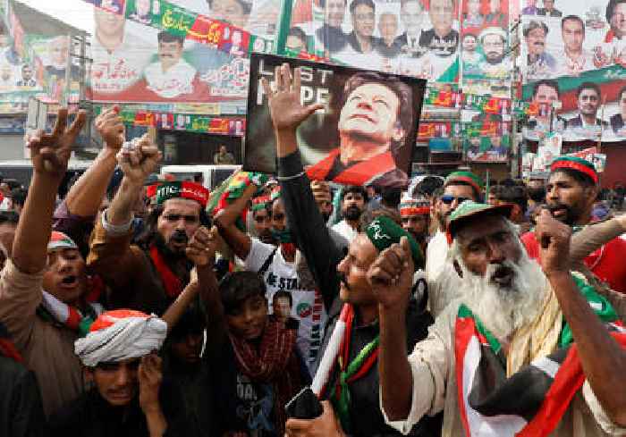 Political instability in Pakistan could lead to anarchy, experts warn