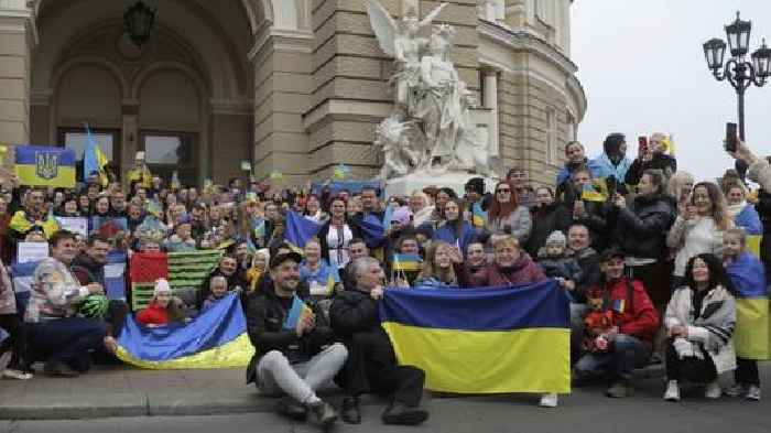 Ukrainian Police, Broadcasts Return To Long-Occupied City
