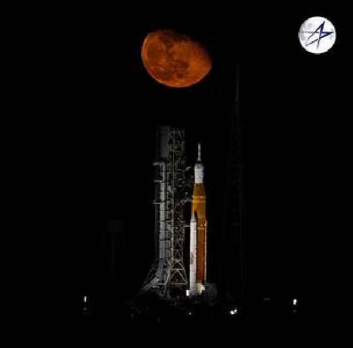 Earth Aims Huge Rocket at the Moon, All Good for Launch So Far