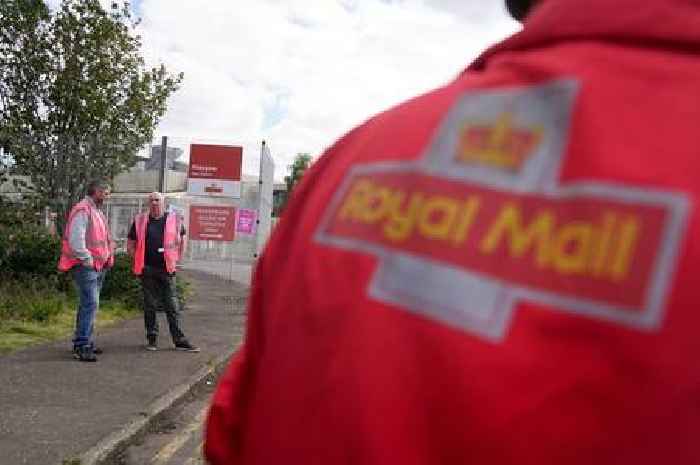 Pre-Christmas postal worker strike likely as union accuses Royal Mail of 'gross mismanagement'