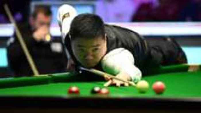 Ding leads Allen in UK Championship final