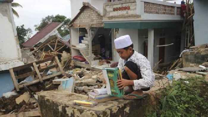 Monsoon Rains Halt Rescue Efforts After Indonesia Quake