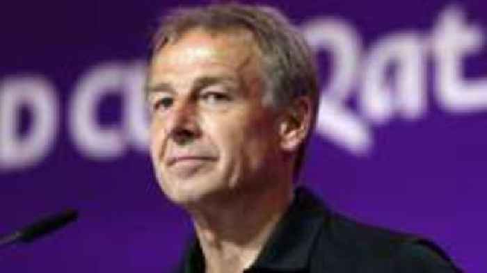 Klinsmann to 'calm down' Queiroz row