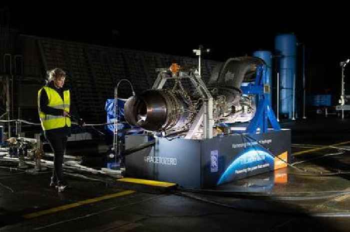 Rolls-Royce and easyJet claim world first by powering aircraft engine with hydrogen