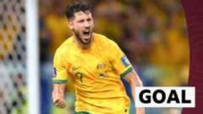 Australia take lead as Leckie scores 'huge' goal