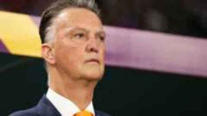 'Van Gaal counters critics as Dutch reach quarters'