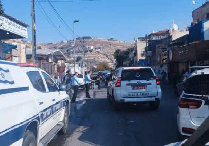 Israel Police remove Palestinian, Hamas flags in Jerusalem's Silwan