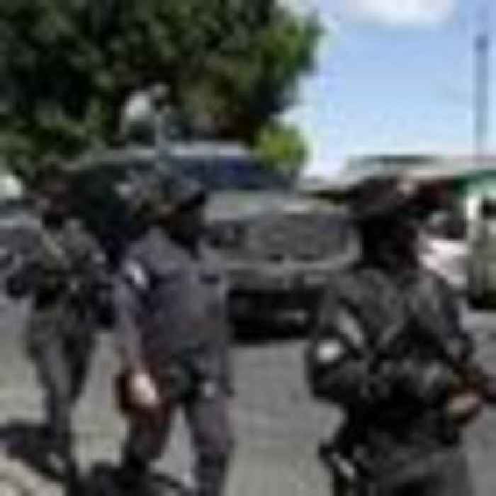 10,000 police and soldiers to seal off entire El Salvador town in search for gang members