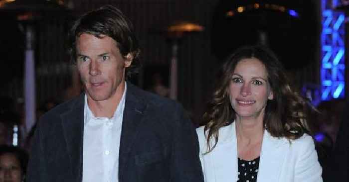 Lovebirds! Julia Roberts & Husband Danny Moder Pack On The PDA At 45th Annual Kennedy Center Honors