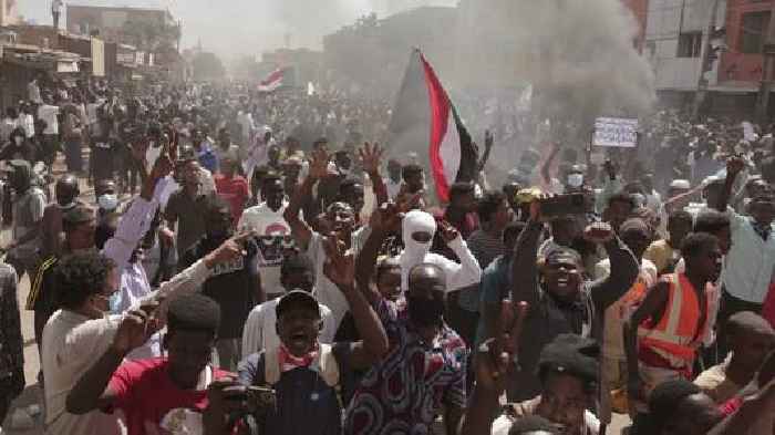 Sudan's Generals, Pro-Democracy Group Ink Deal To End Crisis