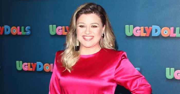 Go Mama! Kelly Clarkson's Daughter River Rose Makes Rare Appearance At People's Choice Awards