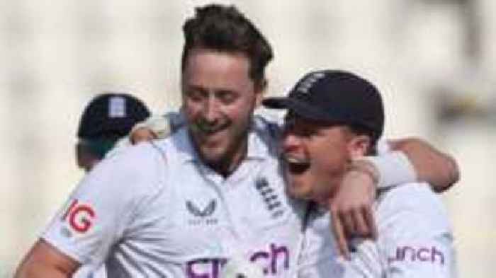 England strike crucial late blow against Pakistan