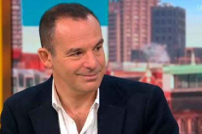 Martin Lewis tells shoppers to spend 15p at Aldi, Lidl and Sainsbury's amid Christmas price war