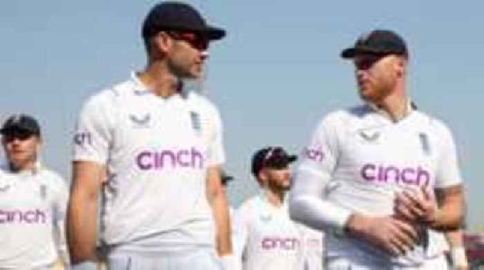 England seek Pakistan wickets on day three - radio & text